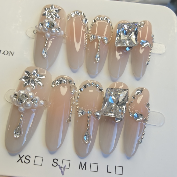 Glamorous Rhinestone Press-On Nails - Picture 4 of 7